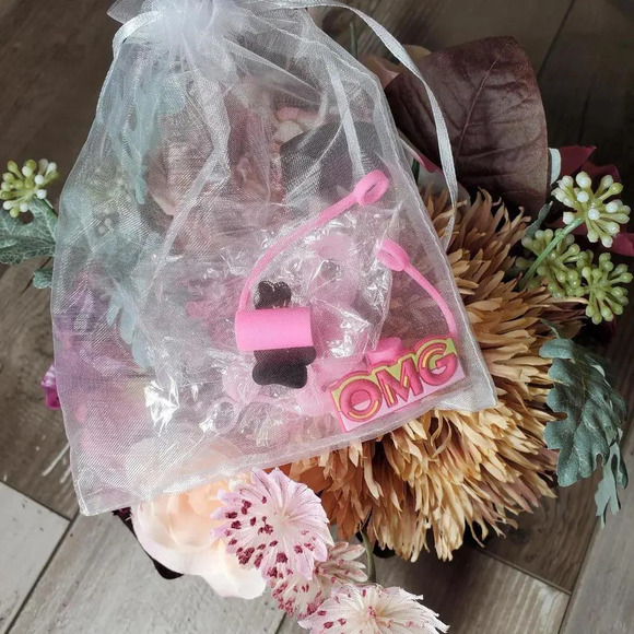 NWT Tumbler Straw Toppers Straw Caps and Accessories 8pc Pink OMG Kiss - Picture 8 of 8